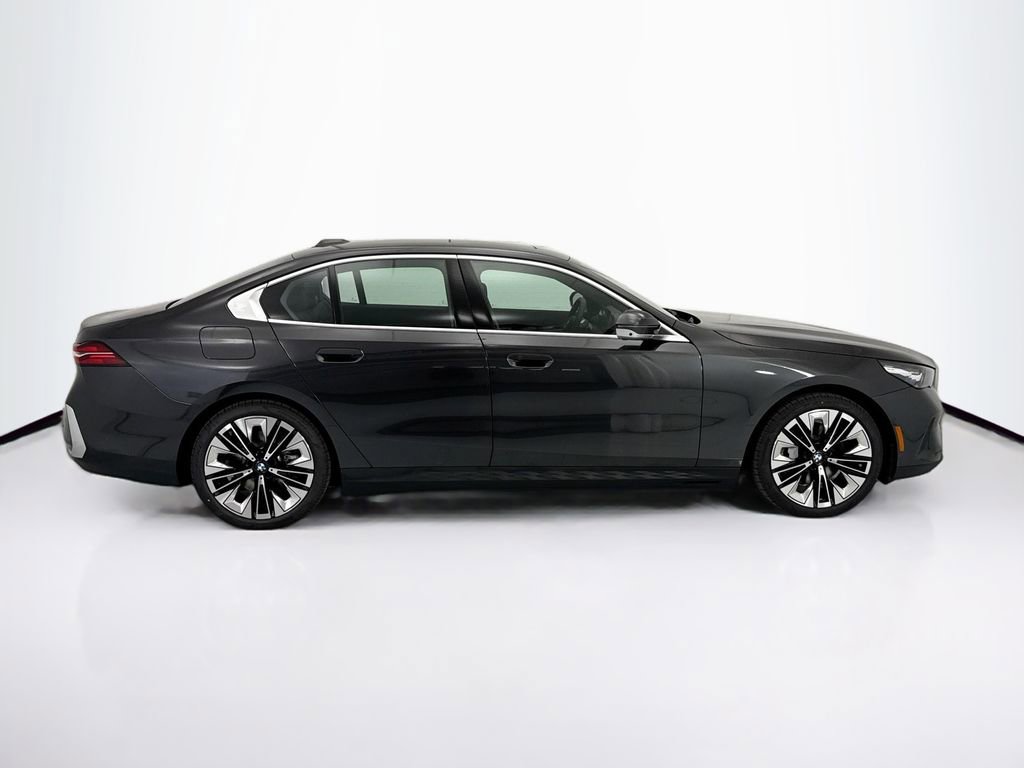 New 2026 BMW i5 eDrive40 image 4