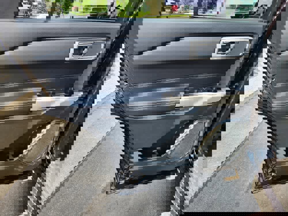 Used 2022 Ford Explorer XLT image 29