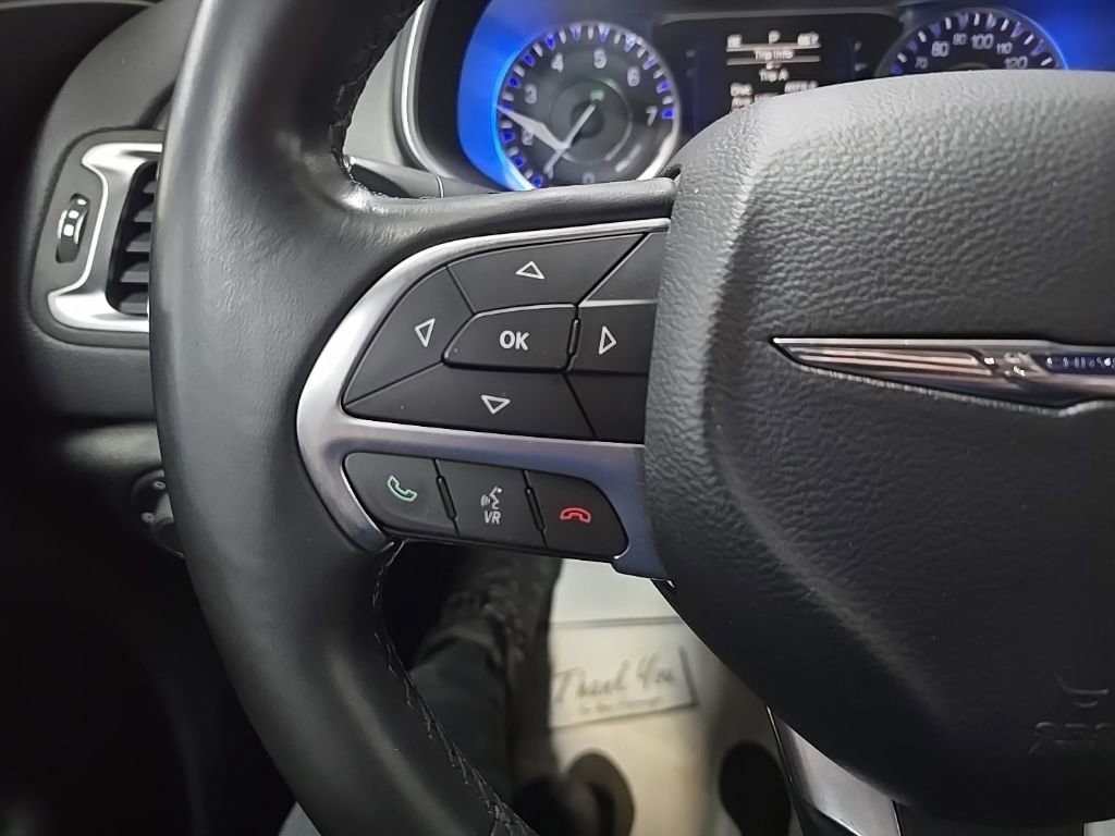 Used 2015 Chrysler 200 Limited w/ Convenience Group image 19