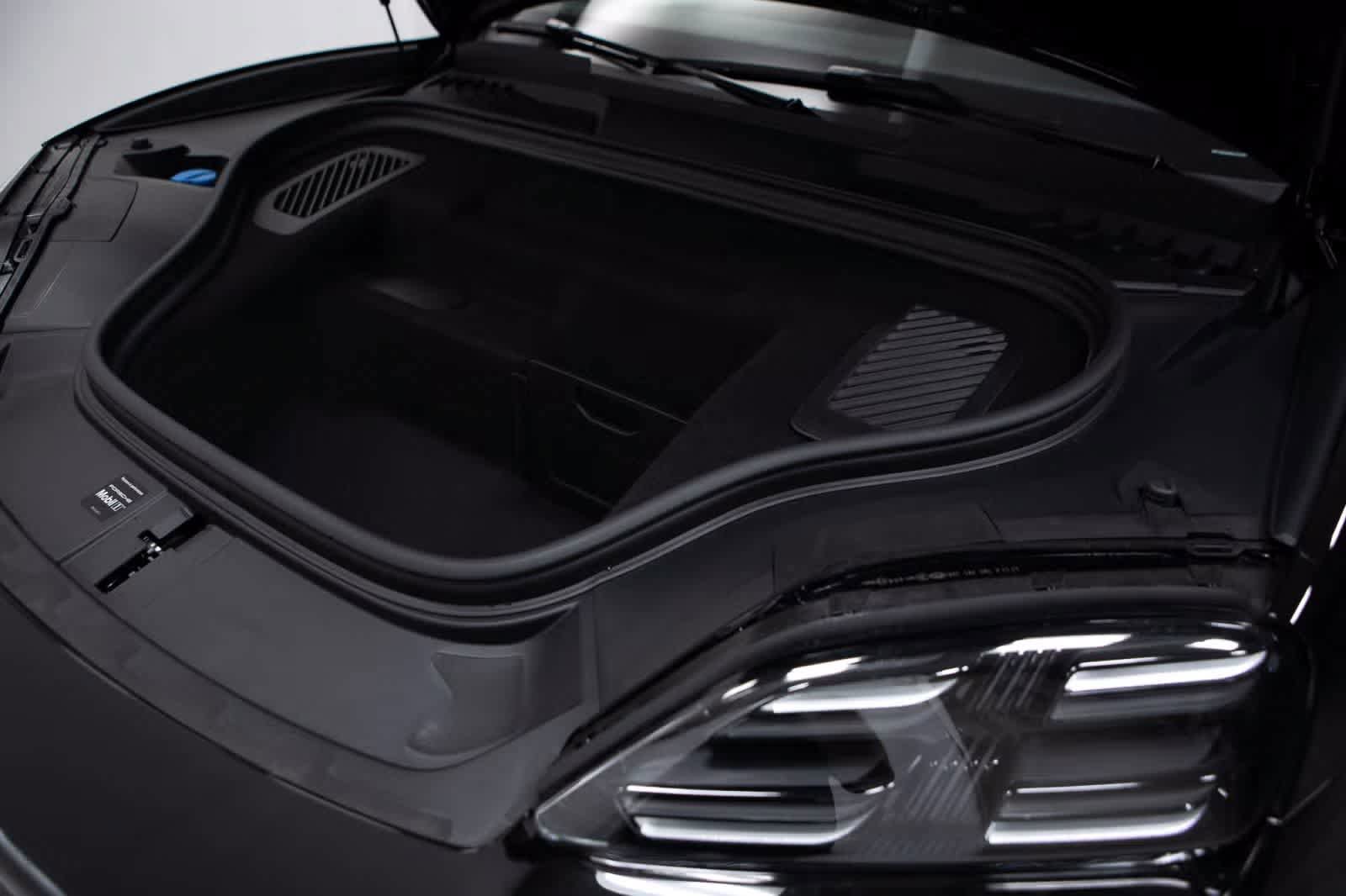 Certified 2025 Porsche Macan 4 Electric AWD/4WD image 38