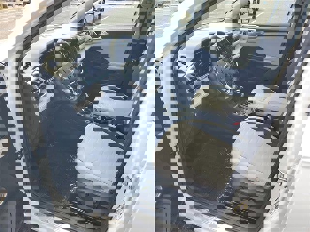 Certified 2025 Volkswagen Taos SE w/ Panoramic Sunroof Package image 16