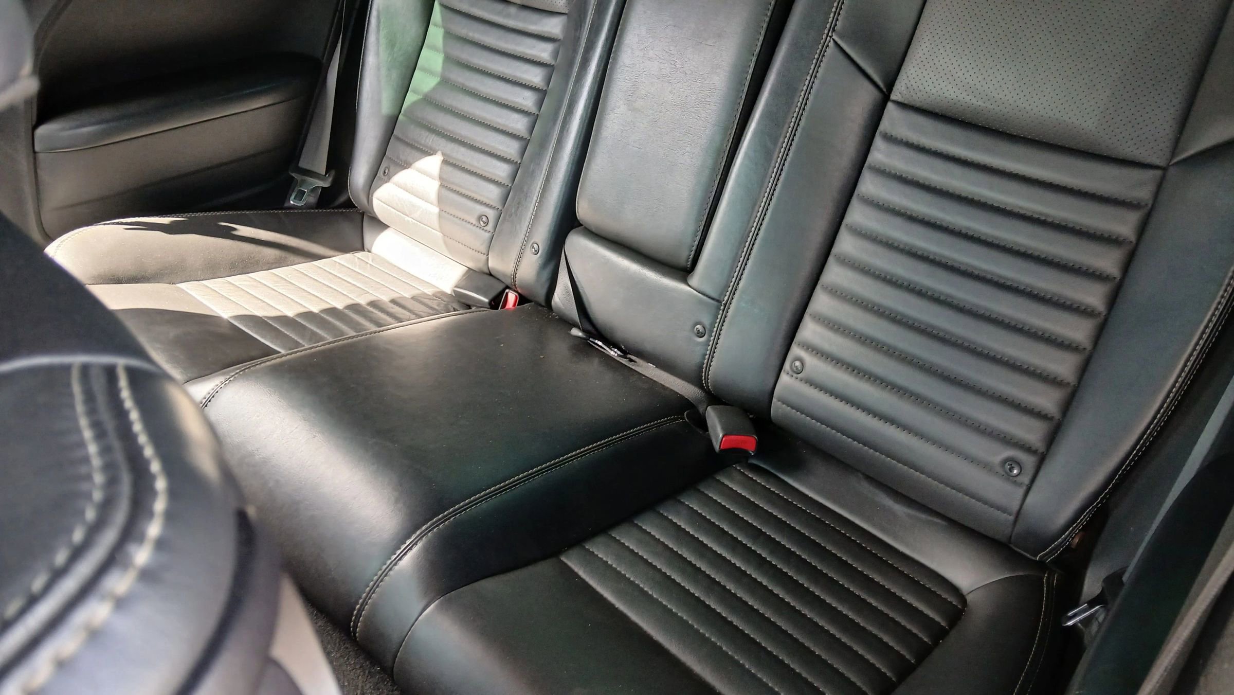 Used 2012 Dodge Challenger R/T RWD image 16