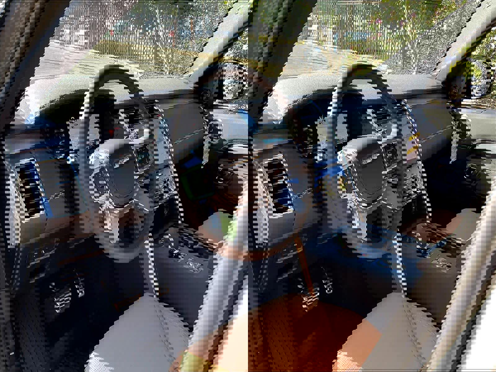 New 2025 Land Rover Discovery Dynamic SE image 8