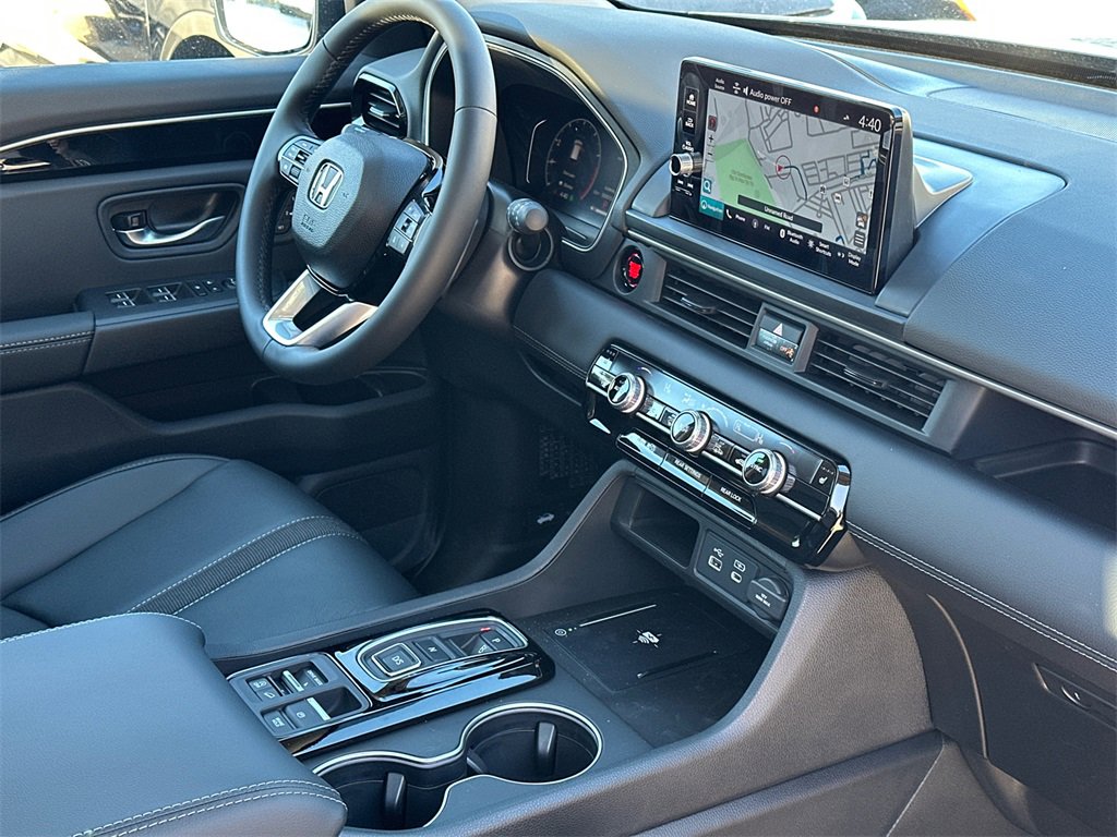New 2025 Honda Pilot Touring image 9