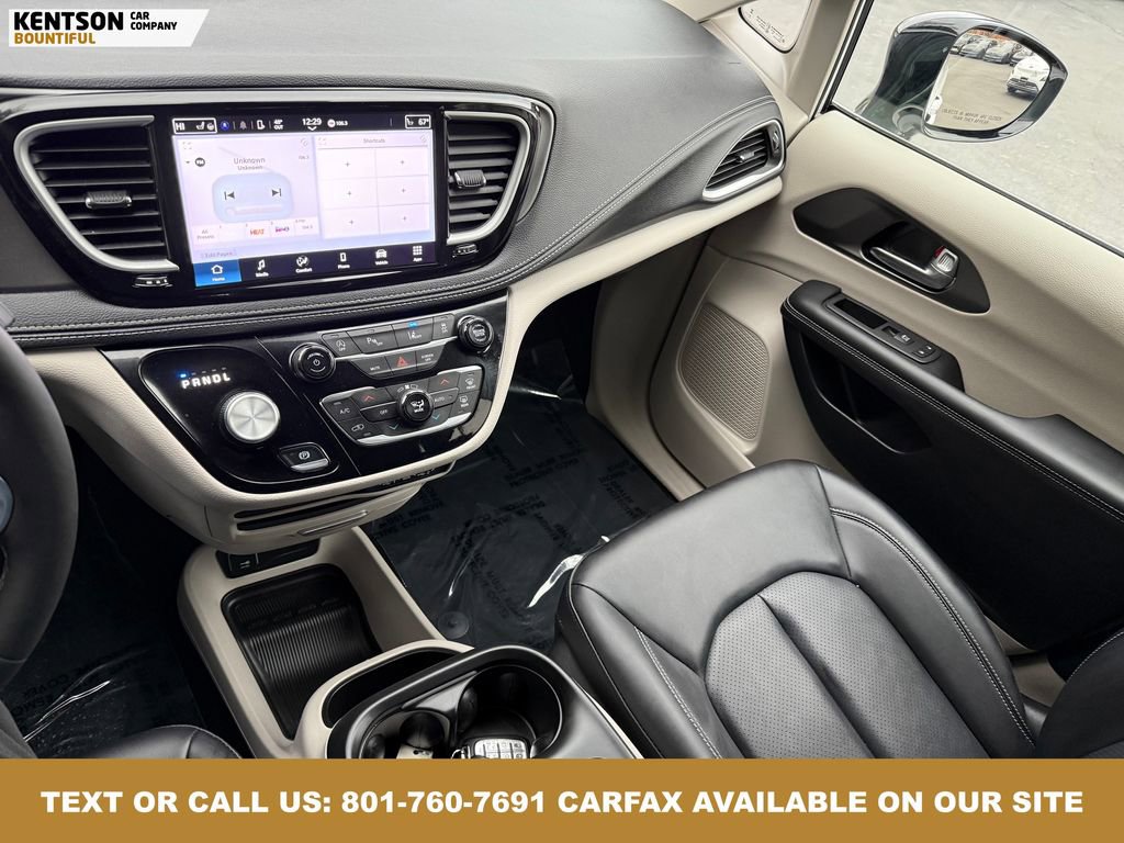Used 2024 Chrysler Pacifica Touring-L image 23