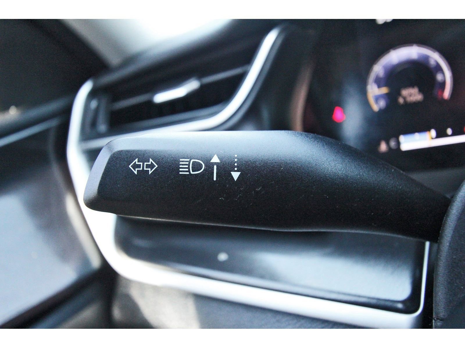 Used 2023 Jeep Grand Cherokee Laredo AWD/4WD image 21