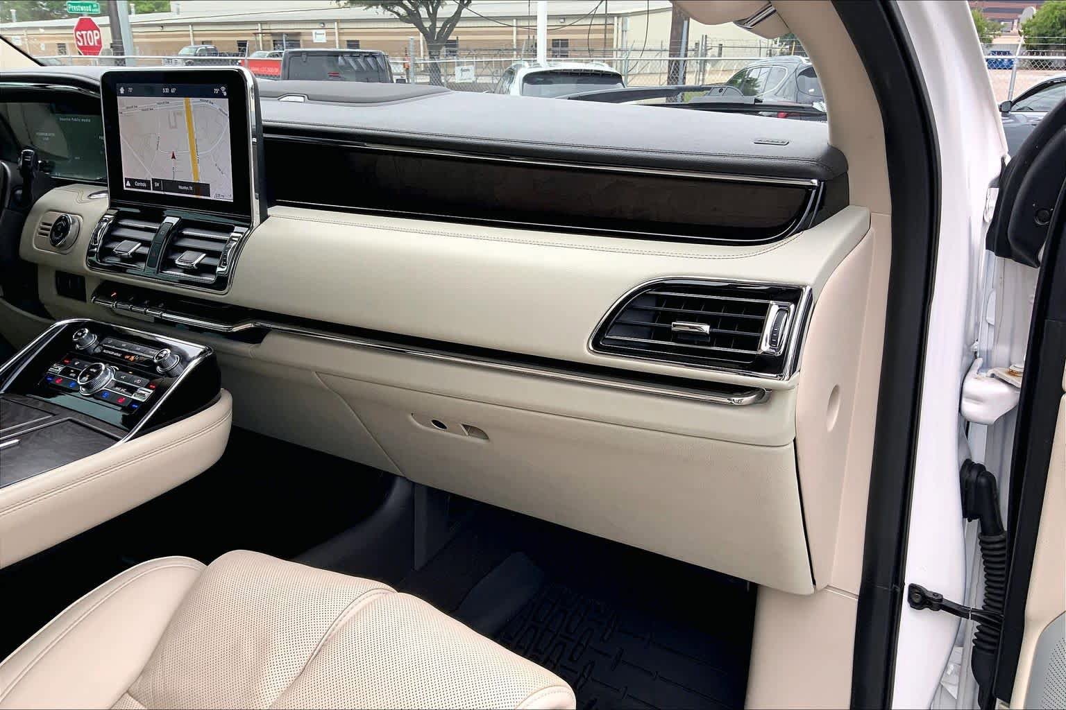 Used 2019 Lincoln Navigator Reserve AWD/4WD image 19