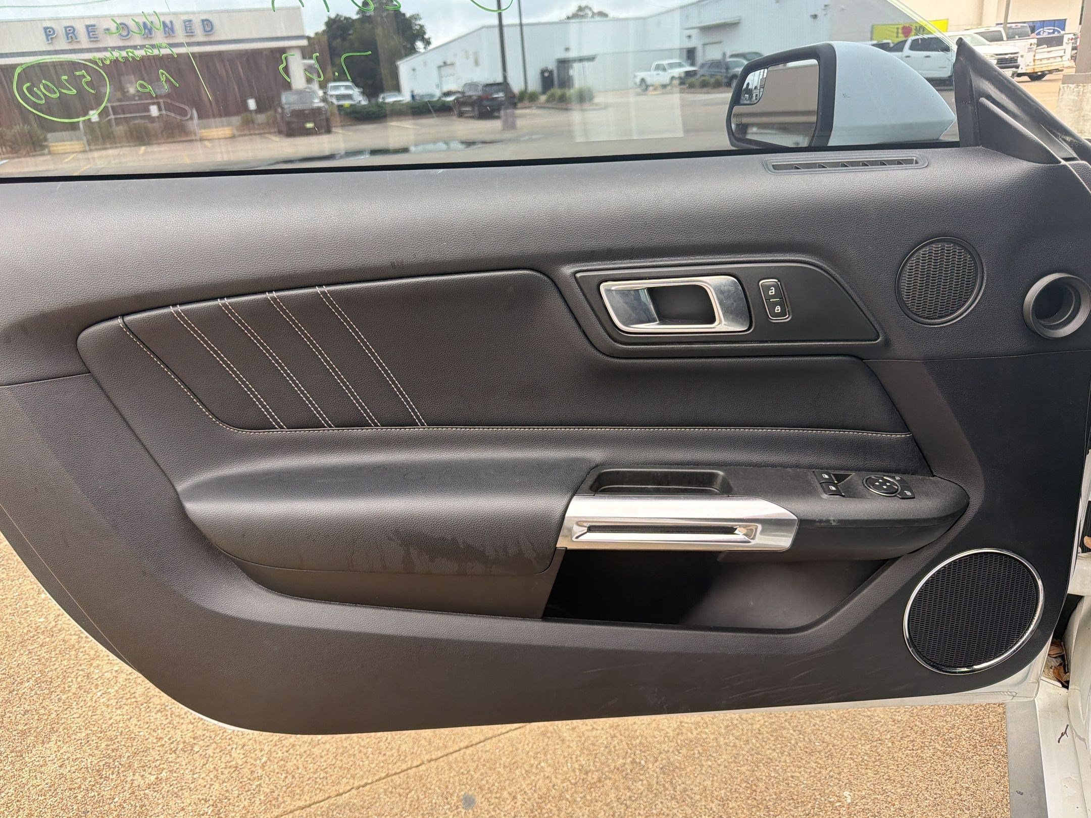 Used 2019 Ford Mustang Premium RWD image 13