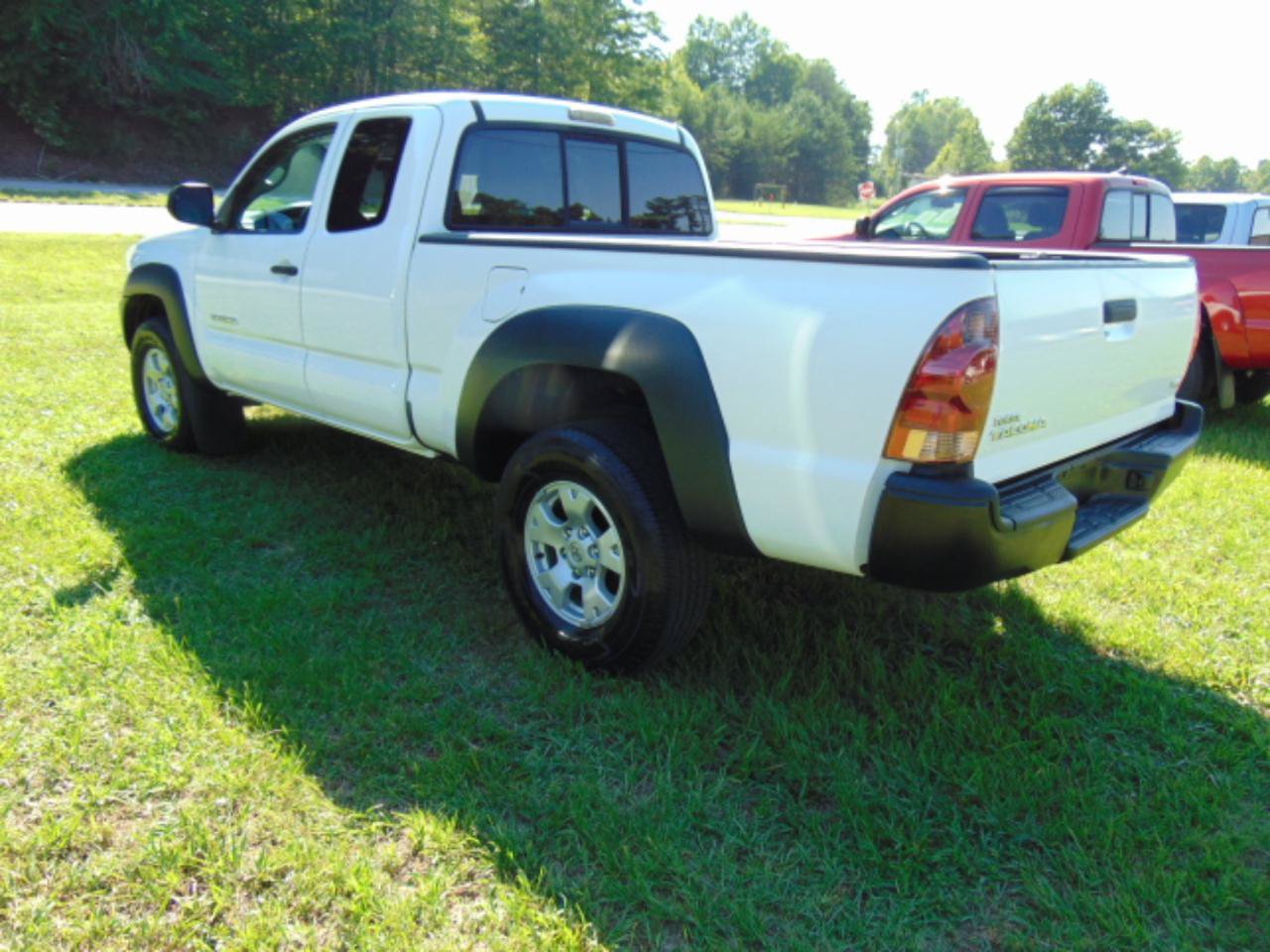 Used 2012 Toyota Tacoma 4x4 Access Cab V6 w/ Convenience Pkg image 4