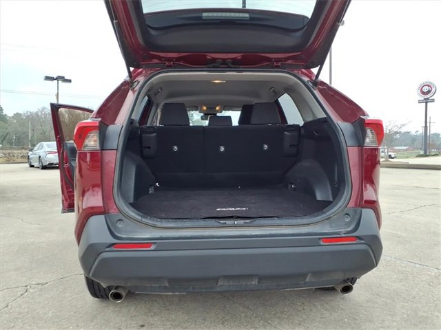 Used 2019 Toyota RAV4 LE image 17