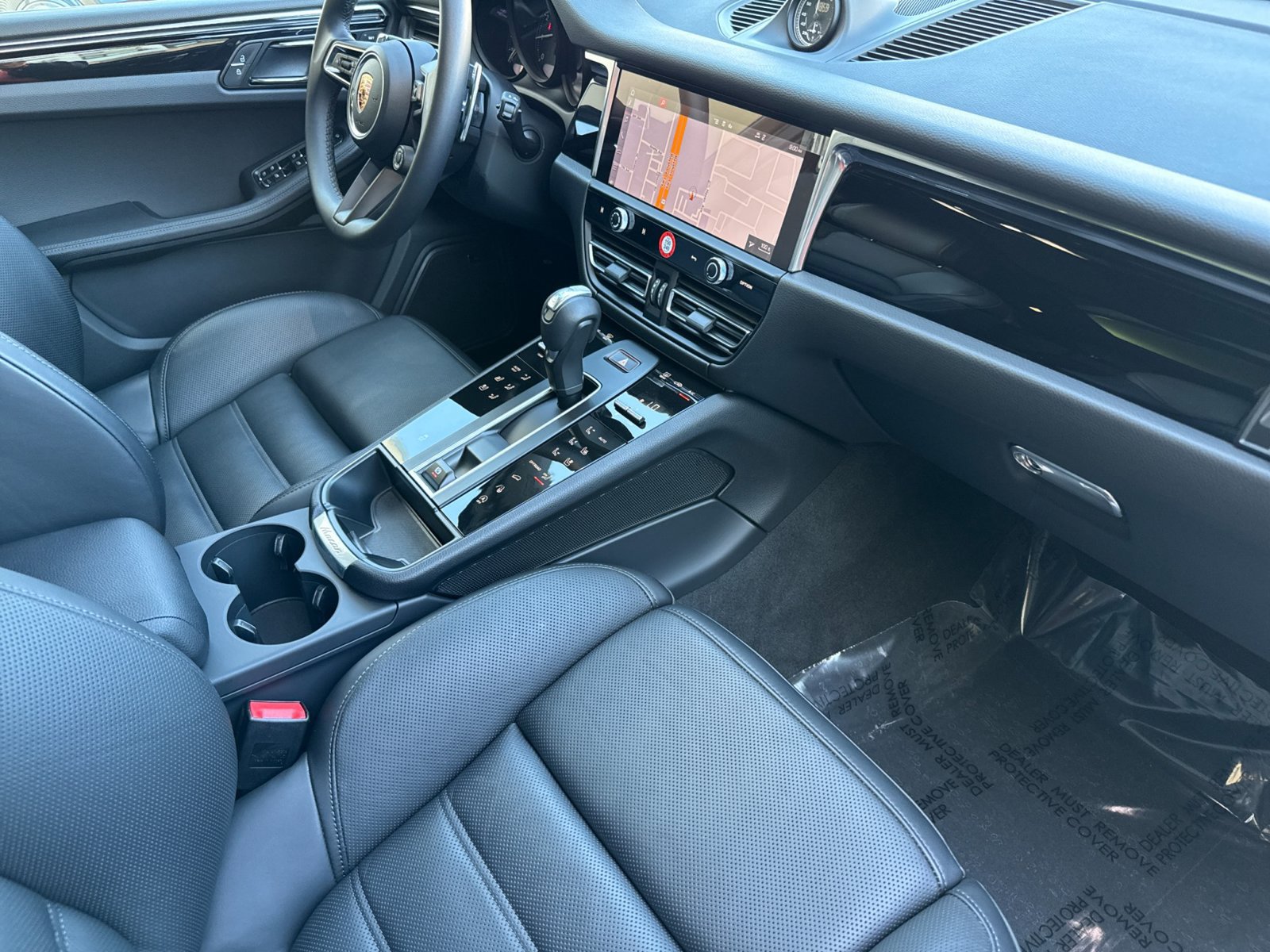Certified 2026 Porsche Macan AWD/4WD image 18