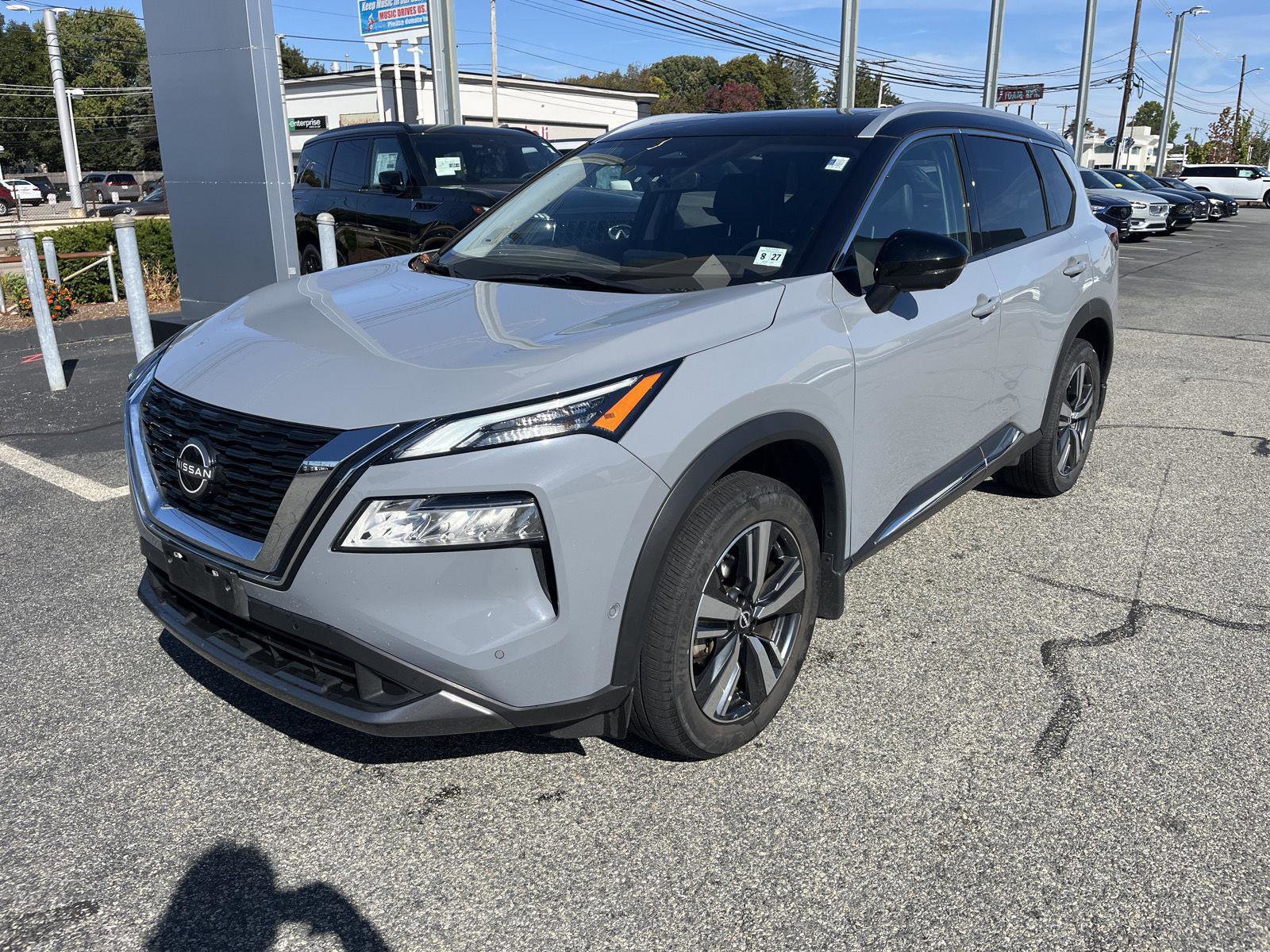 Used 2023 Nissan Rogue SL w/ SL Premium Package image 8