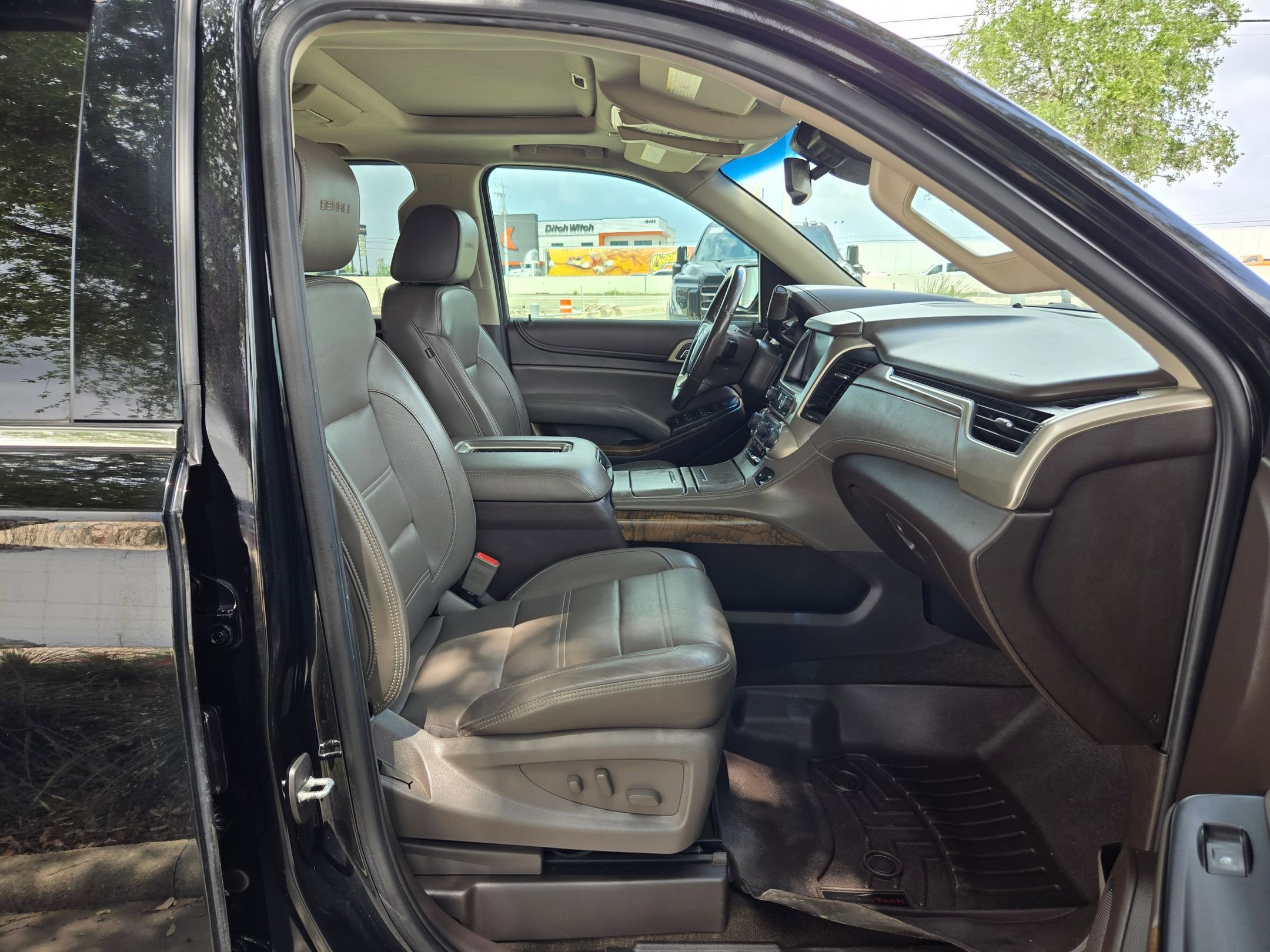 Used 2018 GMC Yukon XL Denali w/ Denali Ultimate Package AWD/4WD image 25