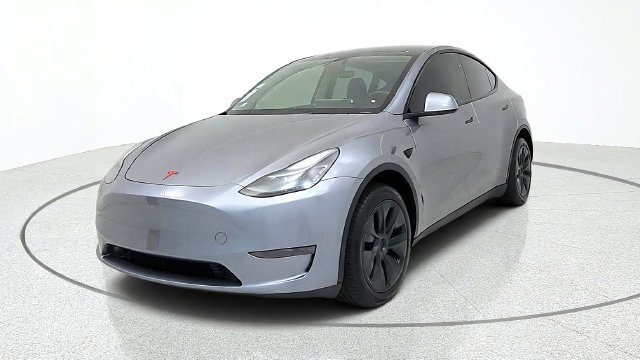 Used 2025 Tesla Model Y Long Range RWD image 3