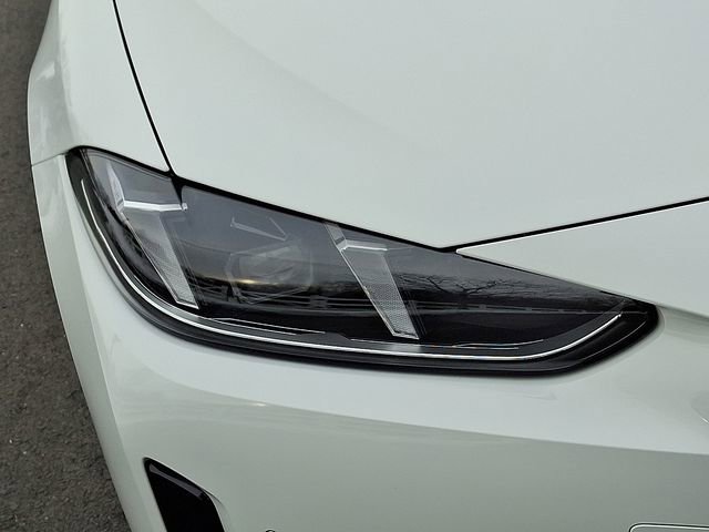Used 2025 BMW i4 xDrive40i w/ Premium Package image 9