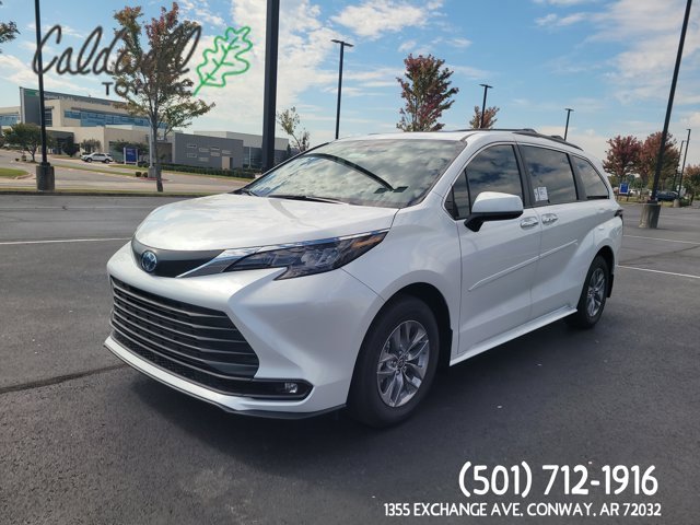 New 2025 Toyota Sienna XLE