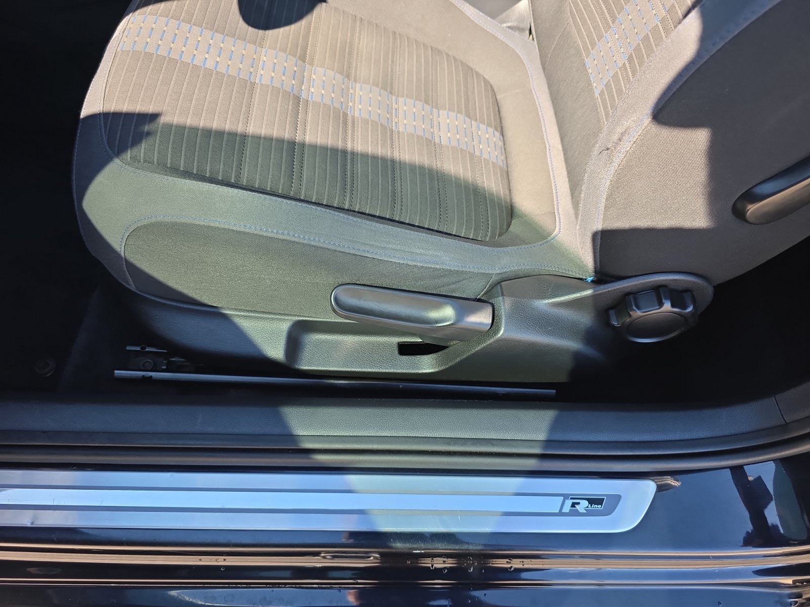 Used 2014 Volkswagen Beetle R-Line FWD image 14