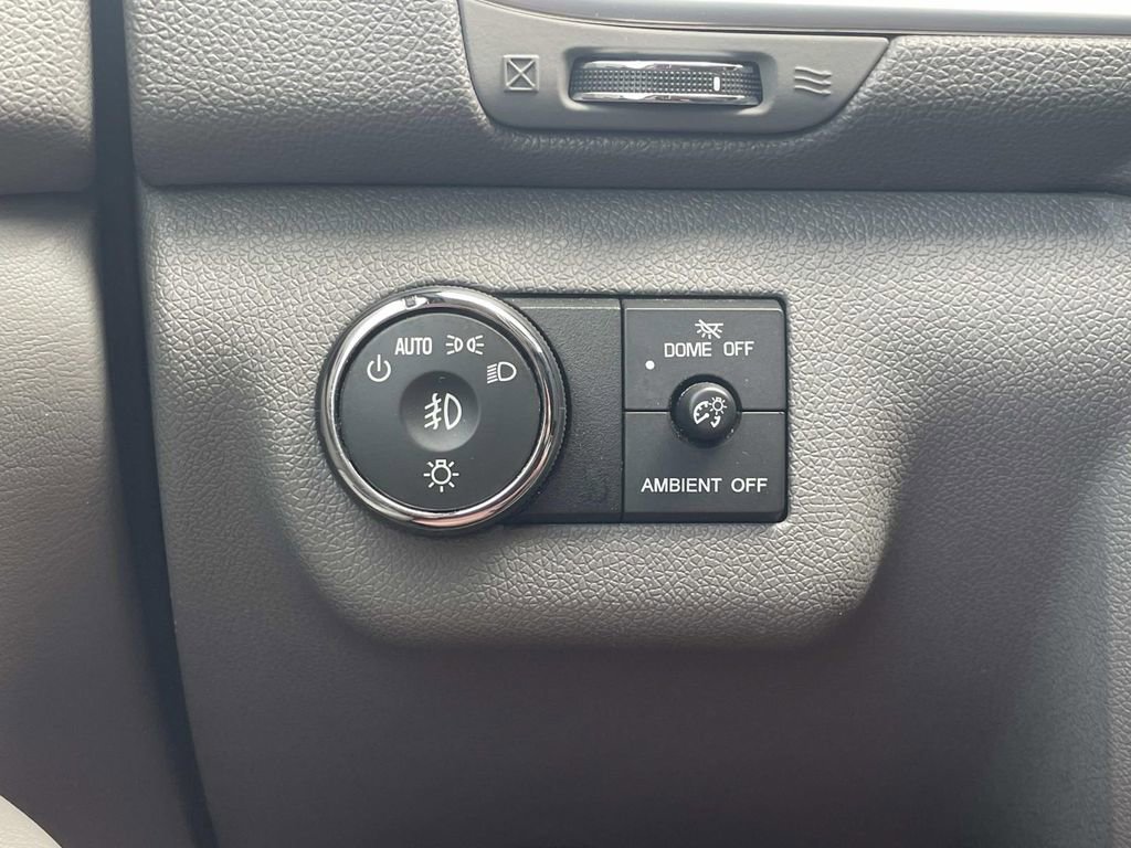 Used 2017 Chevrolet Traverse LT FWD image 29