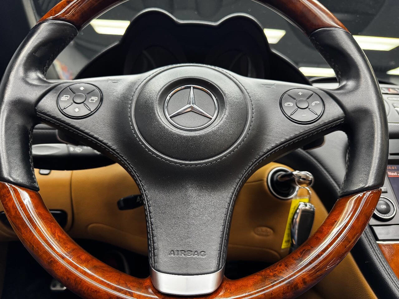 Used 2011 Mercedes-Benz SL 550 image 33