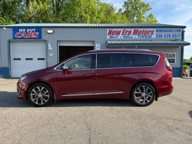 Used 2017 Chrysler Pacifica Limited FWD image 2