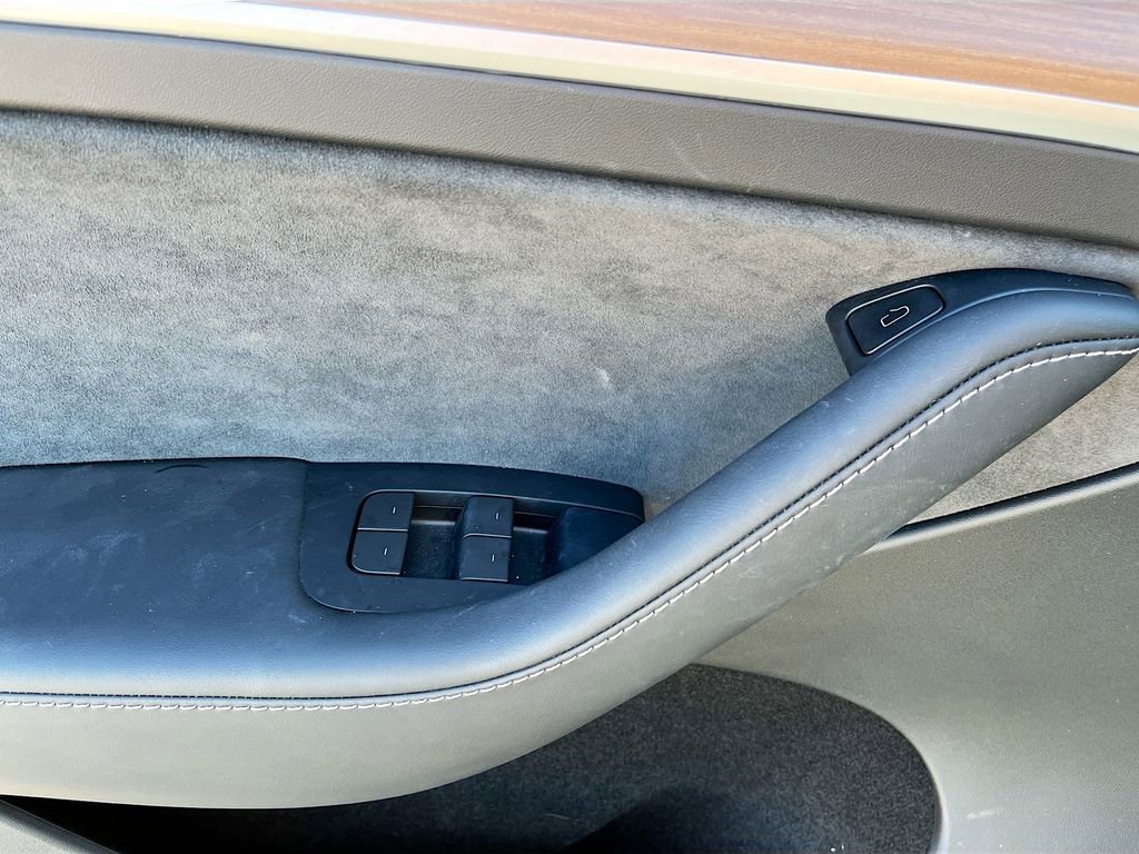 Used 2024 Tesla Model Y Performance image 17