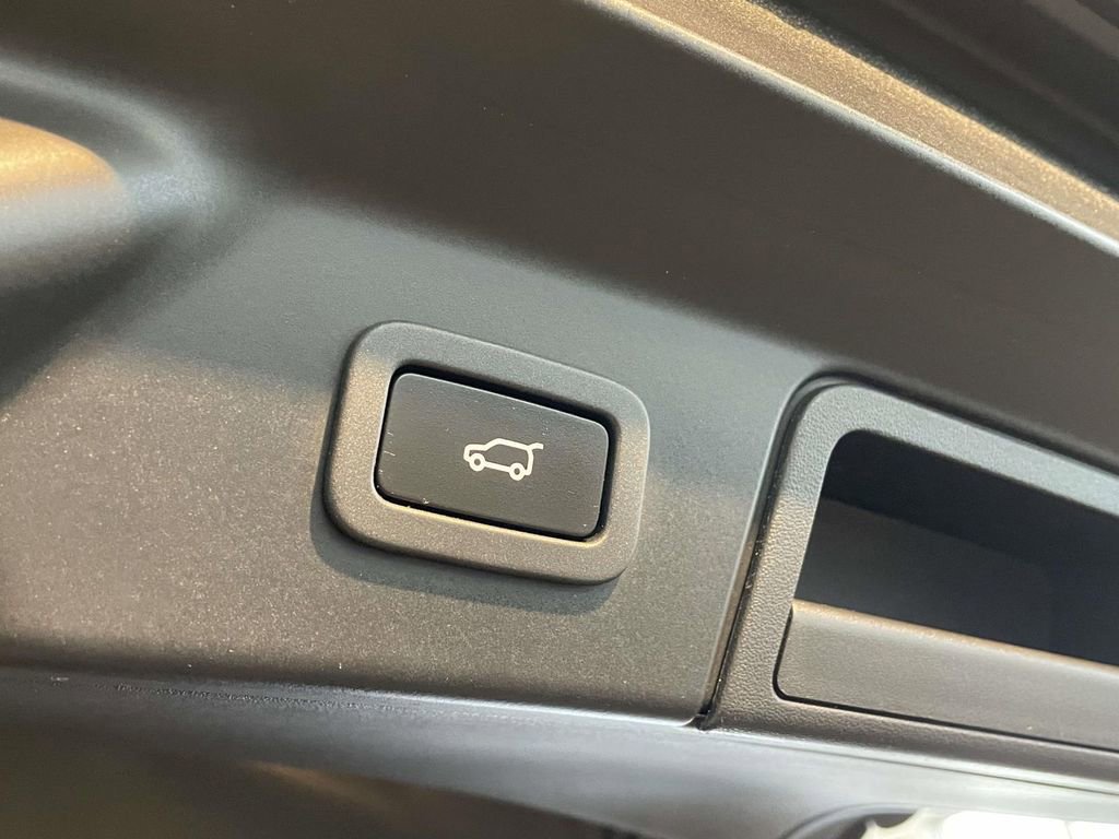 Used 2019 Land Rover Range Rover Velar R-Dynamic HSE AWD/4WD image 19