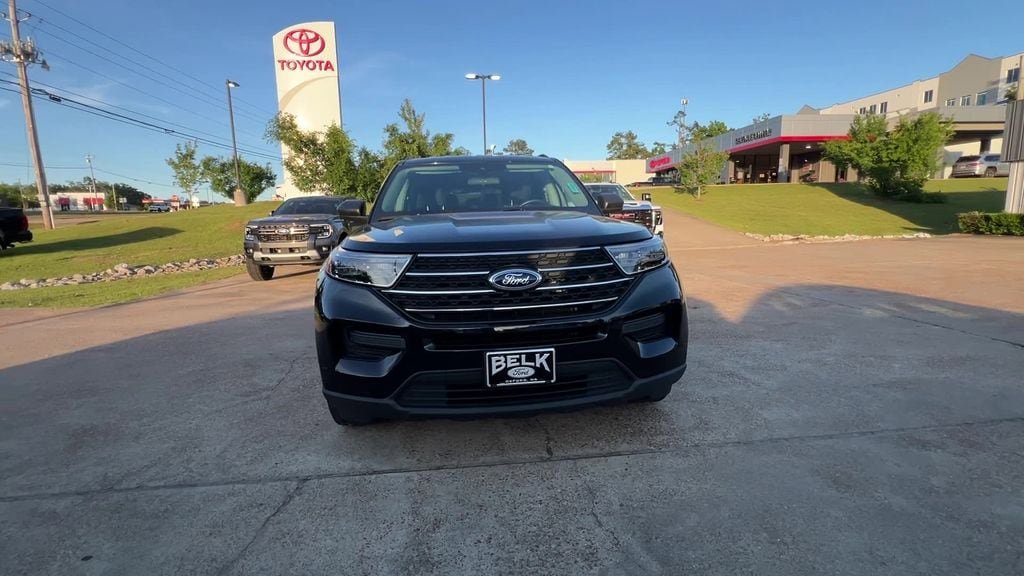 Used 2023 Ford Explorer XLT AWD/4WD image 9