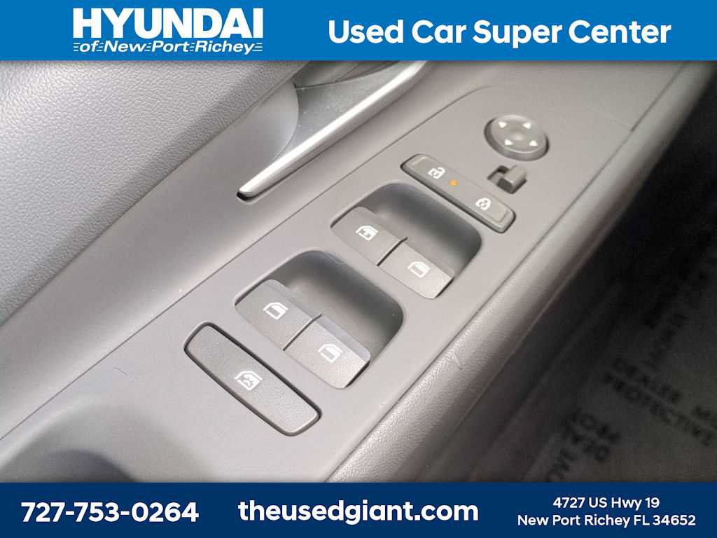 Used 2025 Hyundai Elantra SE FWD image 23