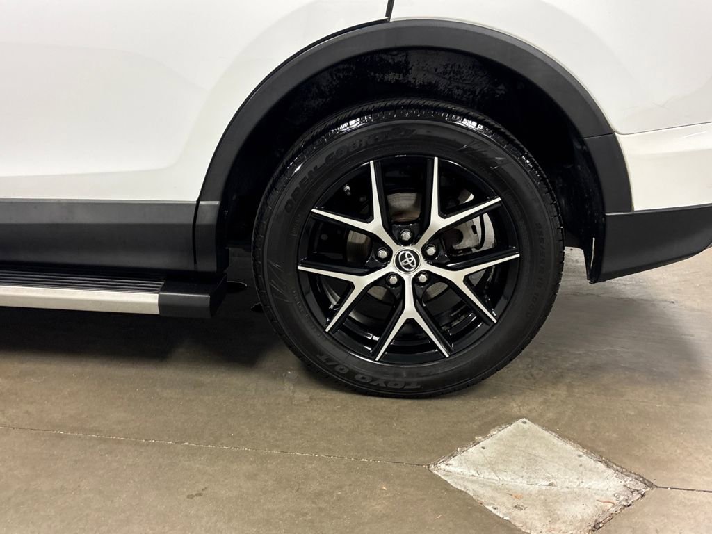 Used 2016 Toyota RAV4 SE image 11