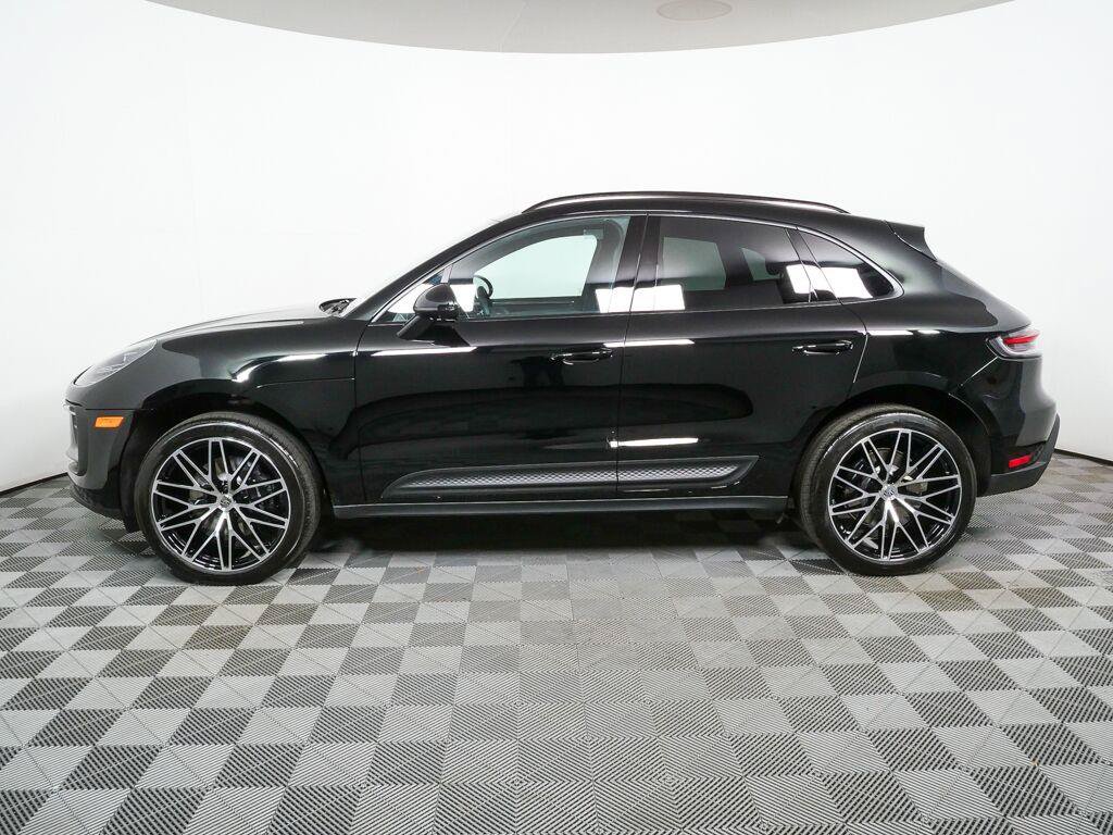 Certified 2026 Porsche Macan AWD/4WD image 2