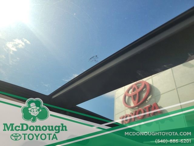 Used 2023 Chrysler Pacifica Limited w/ Trailer Tow Group image 16