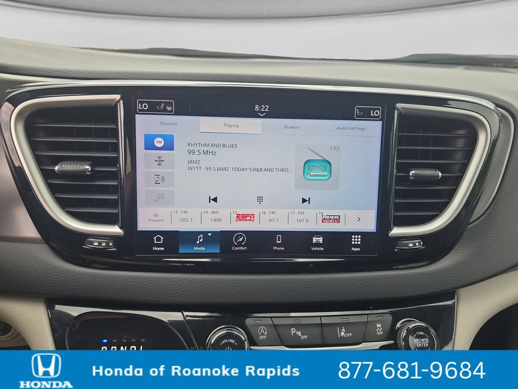 Used 2023 Chrysler Pacifica Touring-L FWD image 21