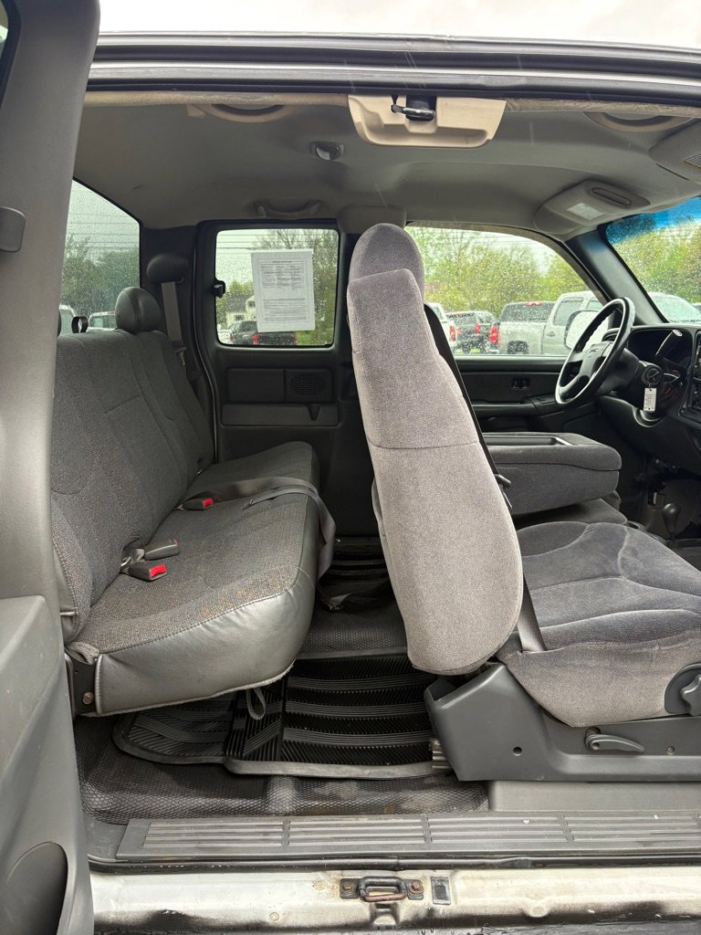 Used 2005 GMC Sierra 2500 W/T w/ Snow Plow Prep Package AWD/4WD image 12