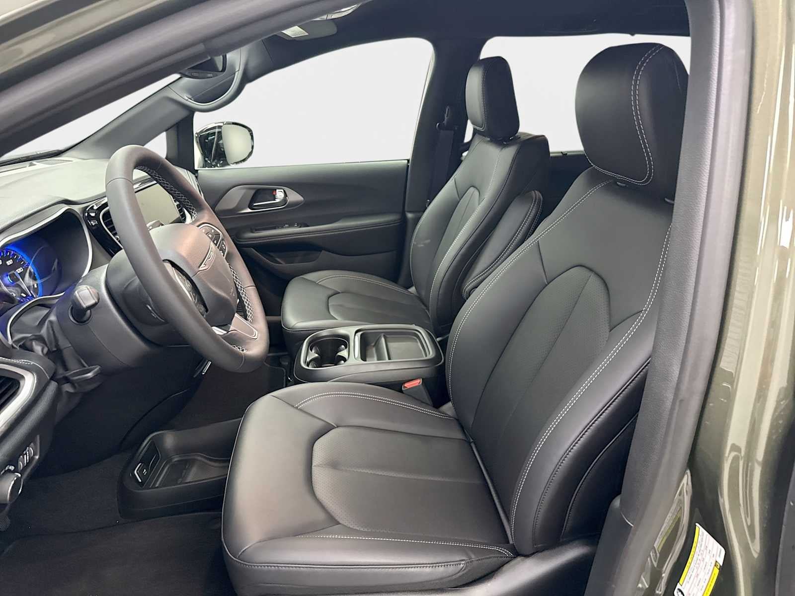 New 2027 Chrysler Pacifica Select FWD image 13