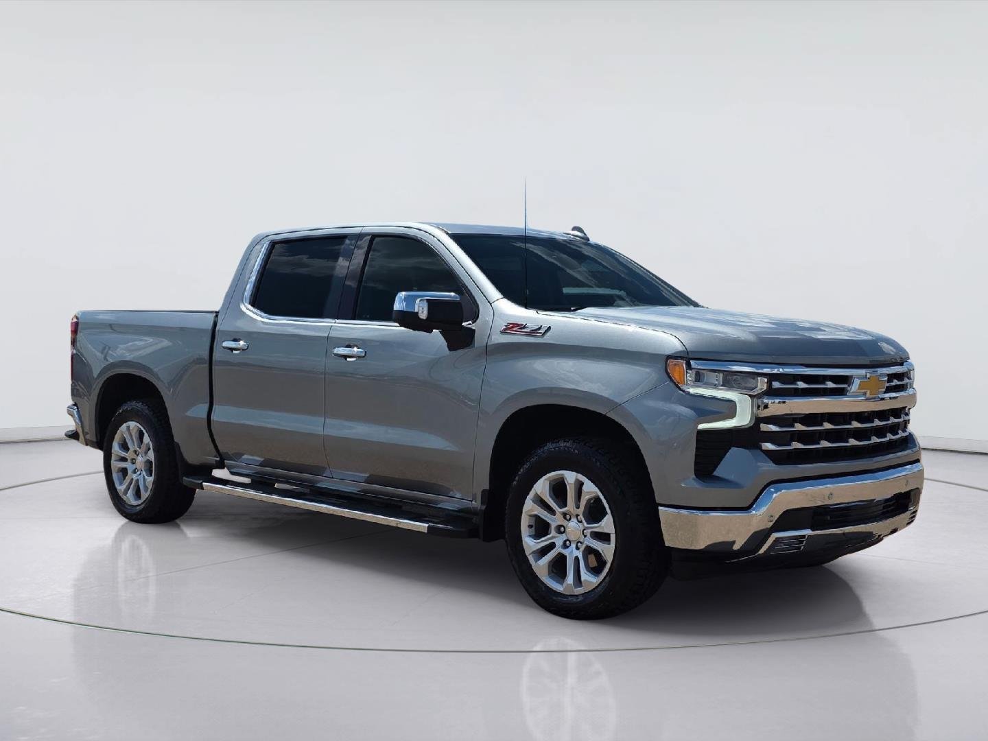 Used 2023 Chevrolet Silverado 1500 LTZ w/ Z71 Off-Road Package AWD/4WD image 3