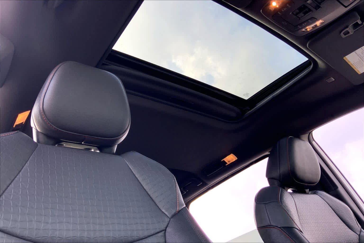 Used 2023 Toyota Sienna XSE w/ XSE Plus Package FWD image 14