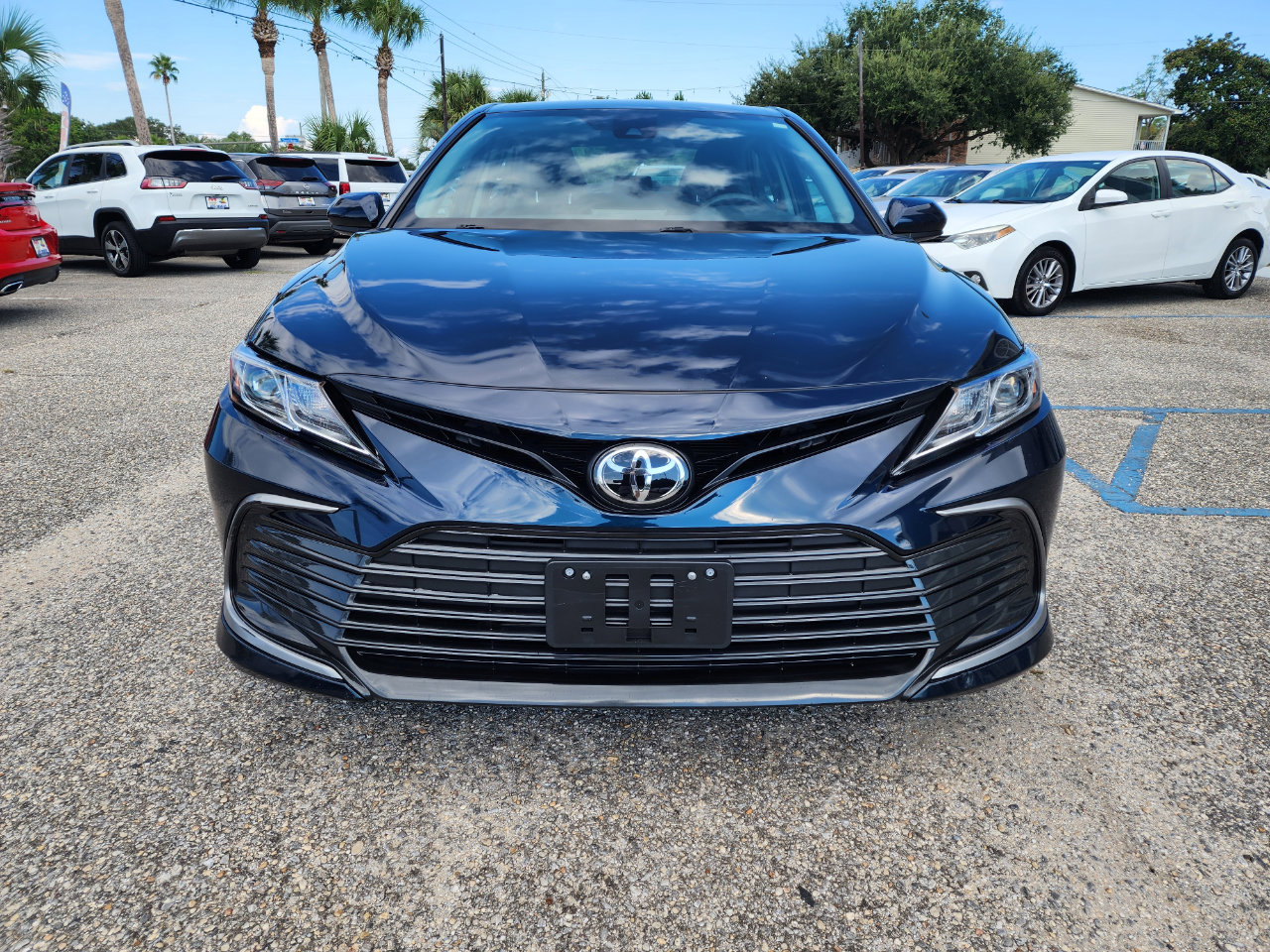 Used 2021 Toyota Camry LE image 8
