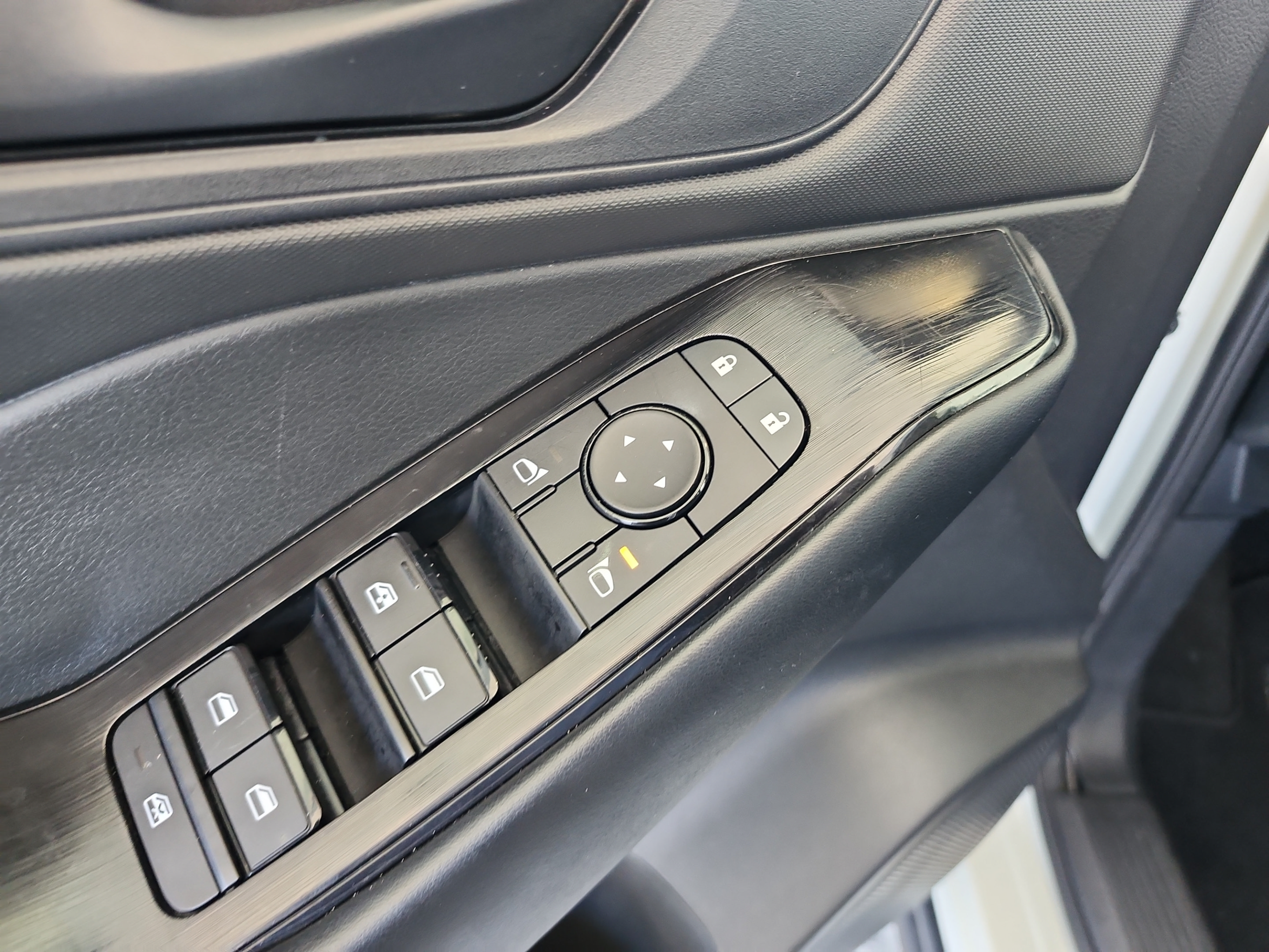 Used 2024 Nissan Rogue S FWD image 16