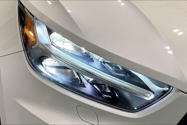 Used 2020 Volvo XC40 T5 R-Design w/ Protection Package image 32