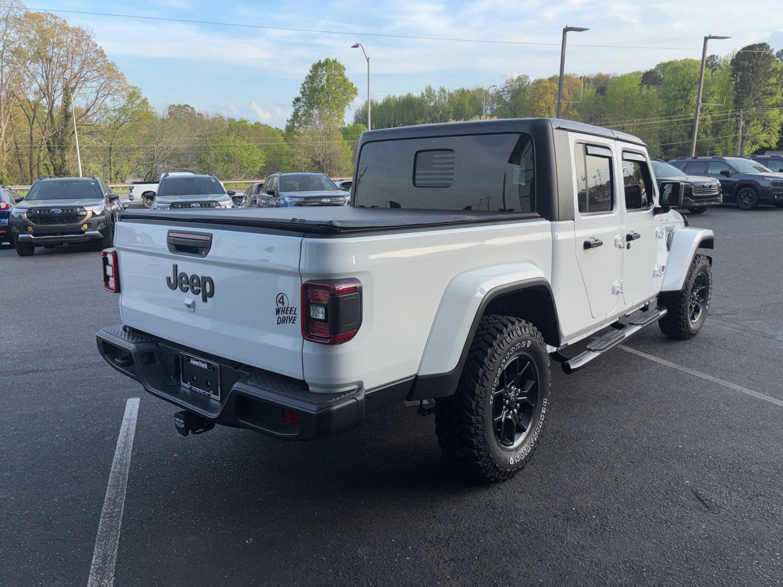 Used 2025 Jeep Gladiator Sport image 3
