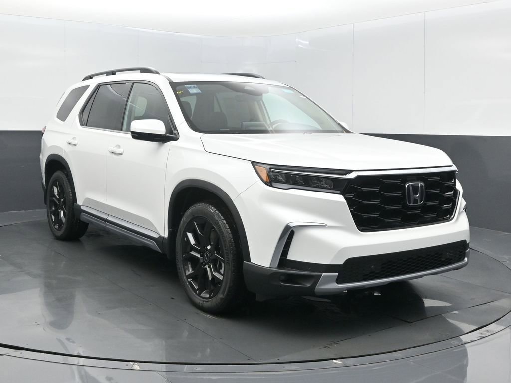 New 2025 Honda Pilot Touring image 2