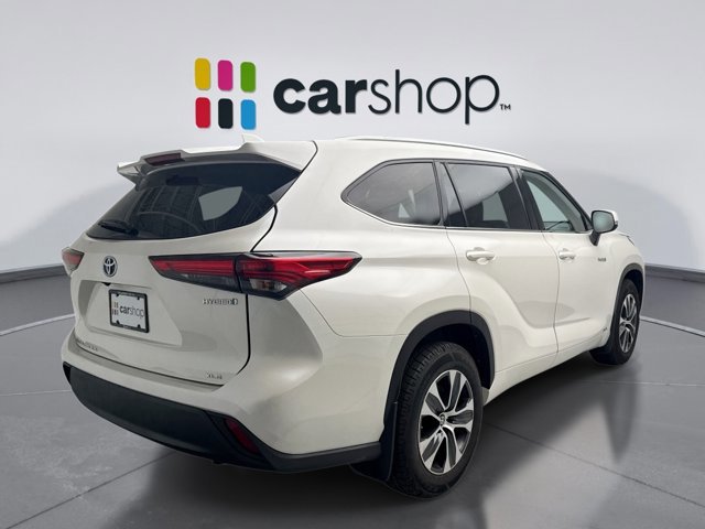 Used 2021 Toyota Highlander XLE AWD/4WD image 5