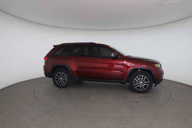 Used 2017 Jeep Grand Cherokee Trailhawk w/ Trailhawk Luxury Group AWD/4WD image 24