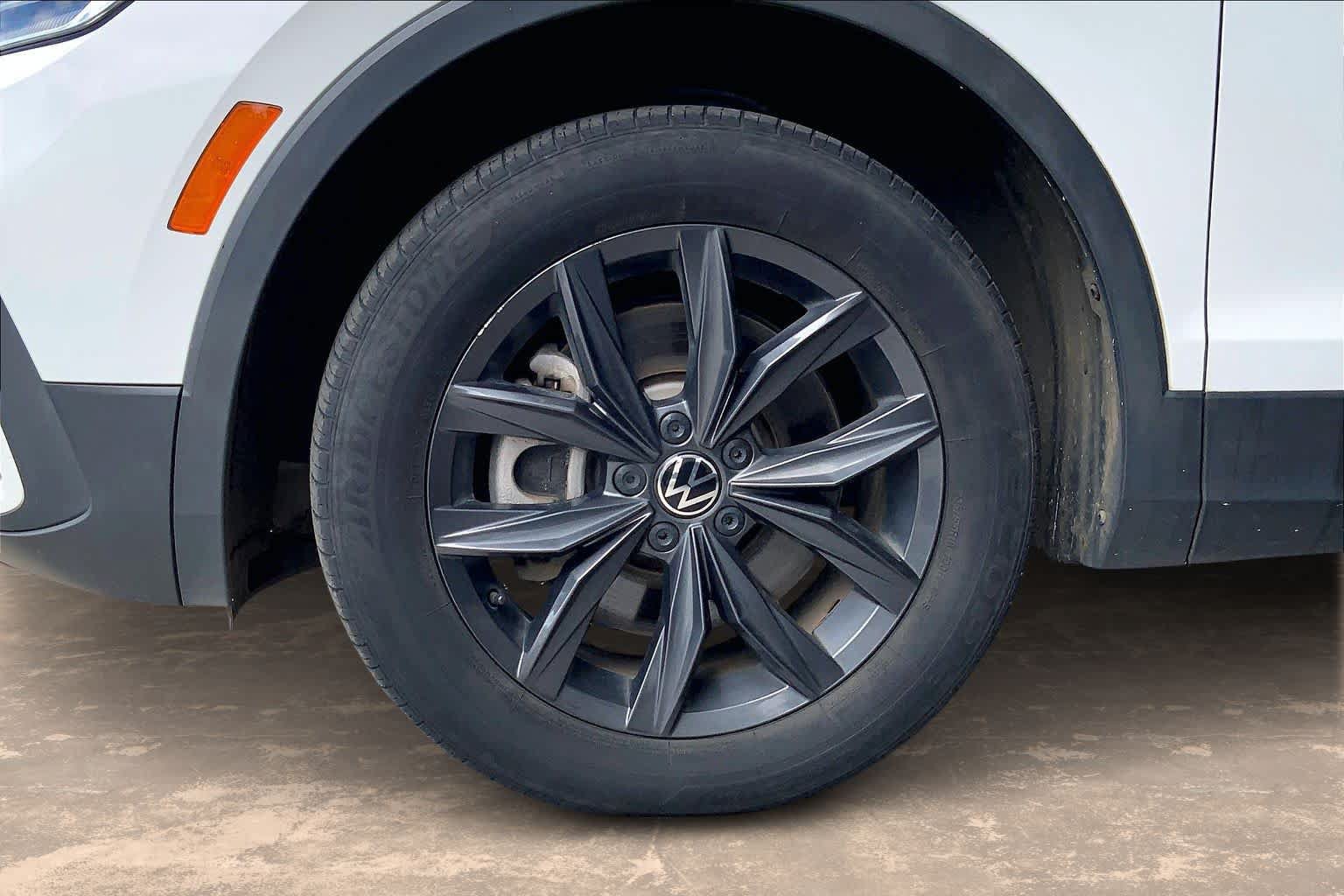 Used 2024 Volkswagen Tiguan SE FWD image 8