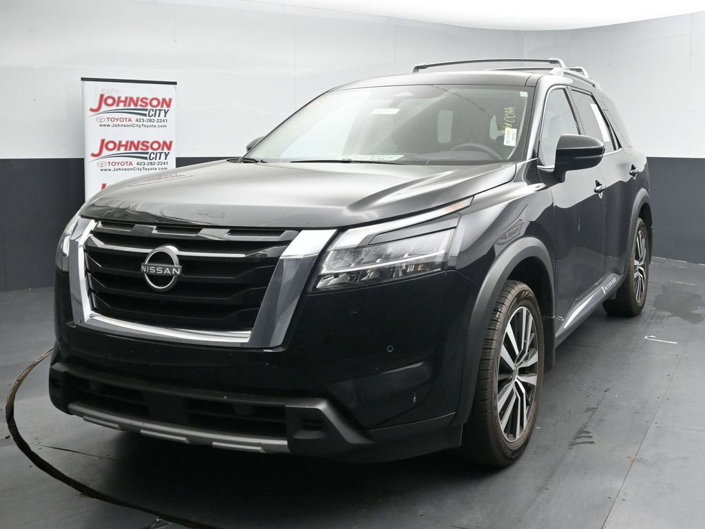 Used 2024 Nissan Pathfinder Platinum w/ Cargo Package image 4