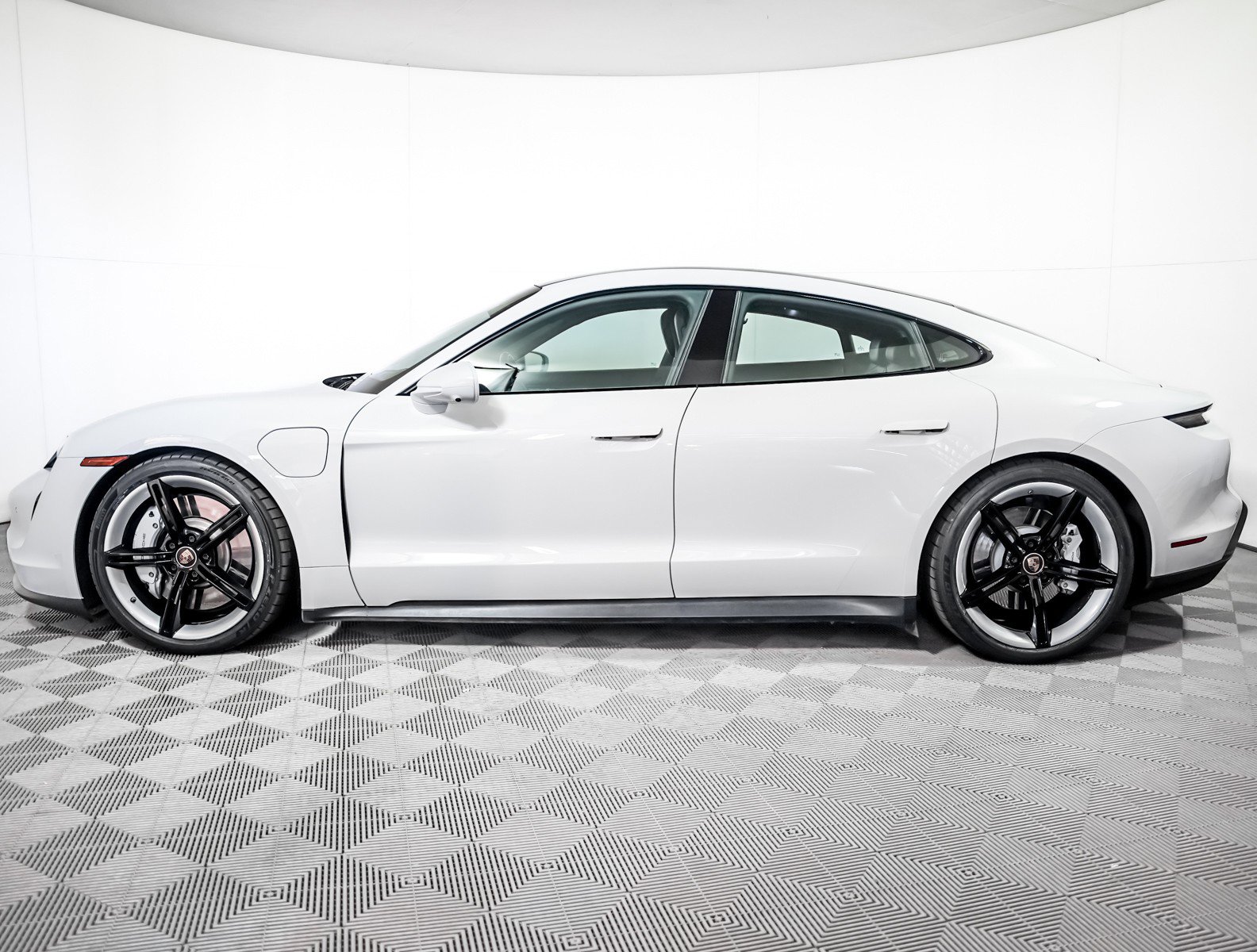 Certified 2022 Porsche Taycan 4S image 2