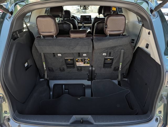 Used 2022 Toyota Sienna Platinum AWD/4WD image 30