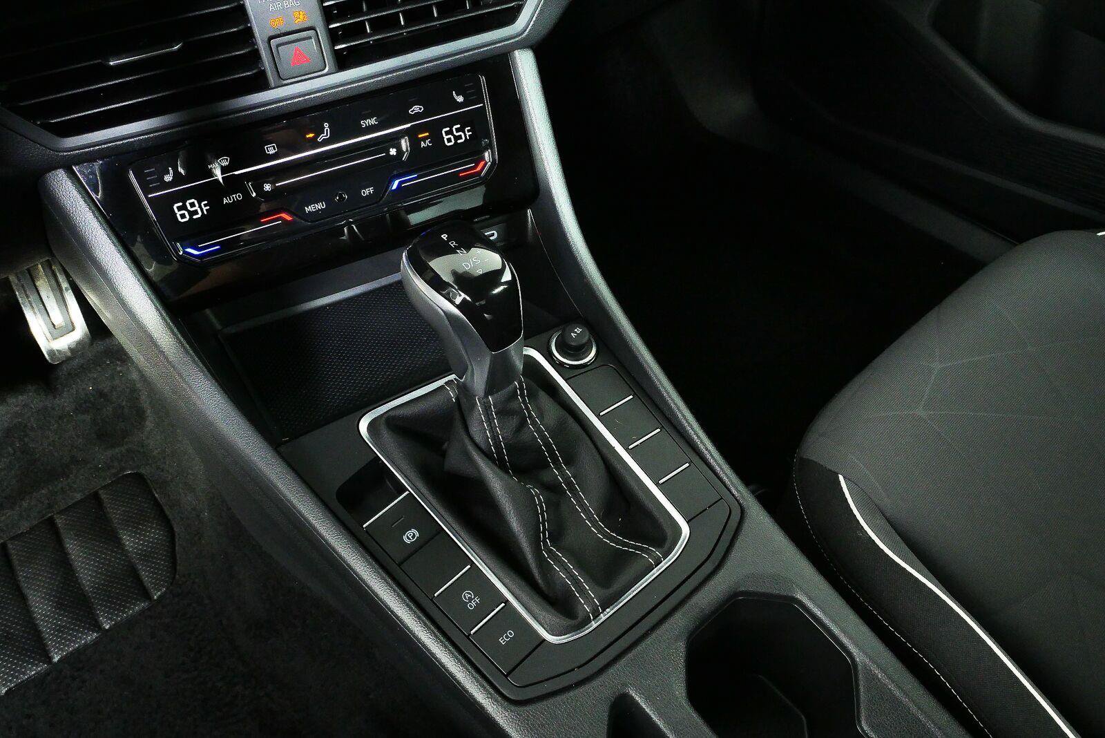 Certified 2025 Volkswagen Jetta Sport FWD image 35