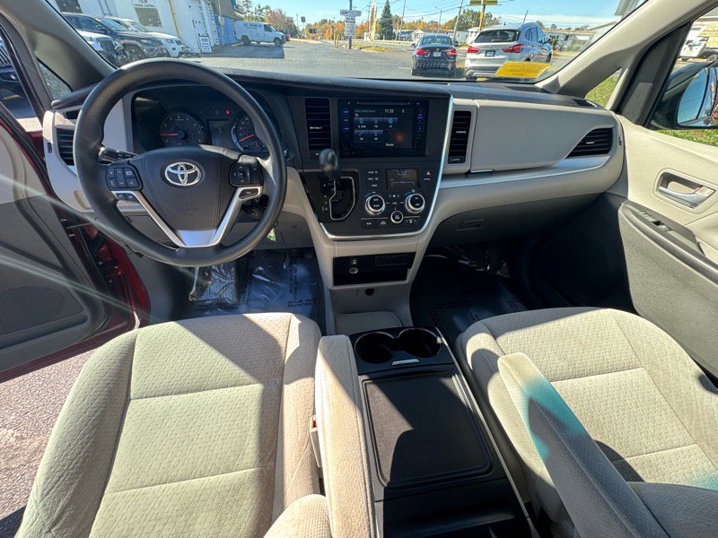 Used 2015 Toyota Sienna LE image 12