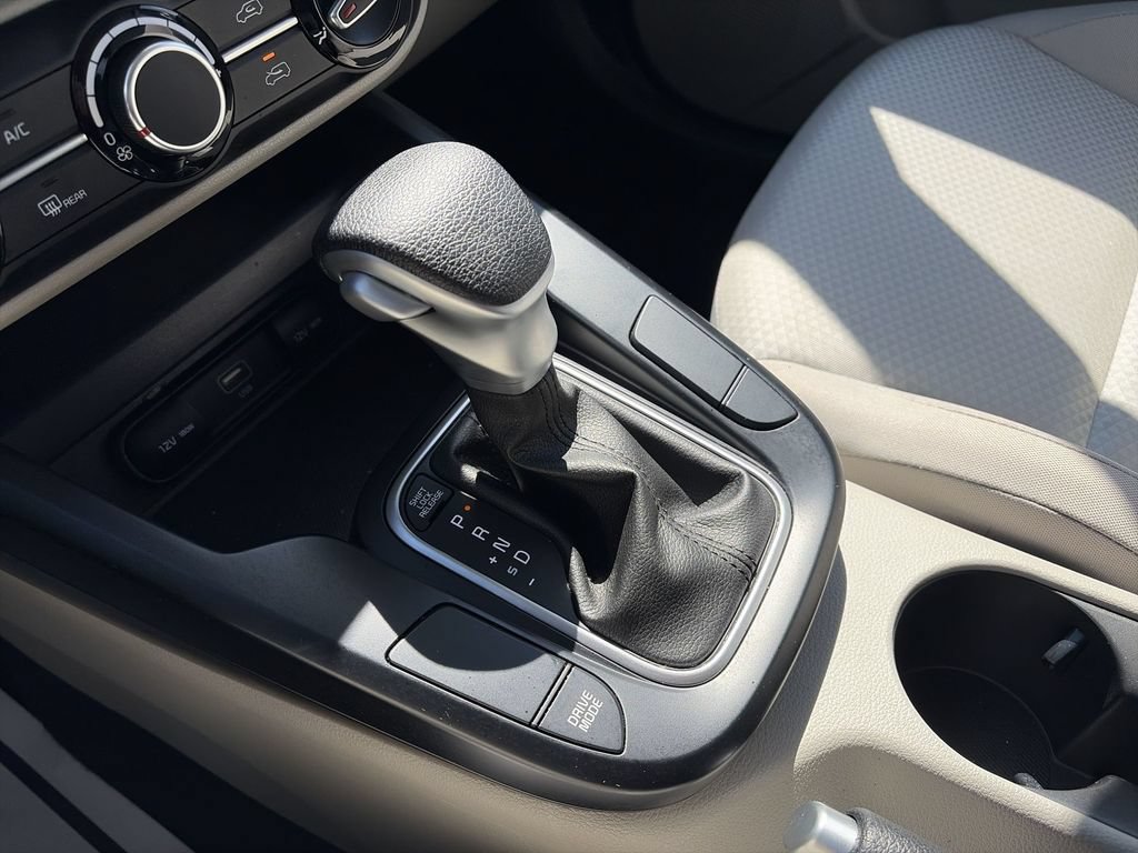 Used 2025 Kia Soul LX w/ LX Technology Package FWD image 19